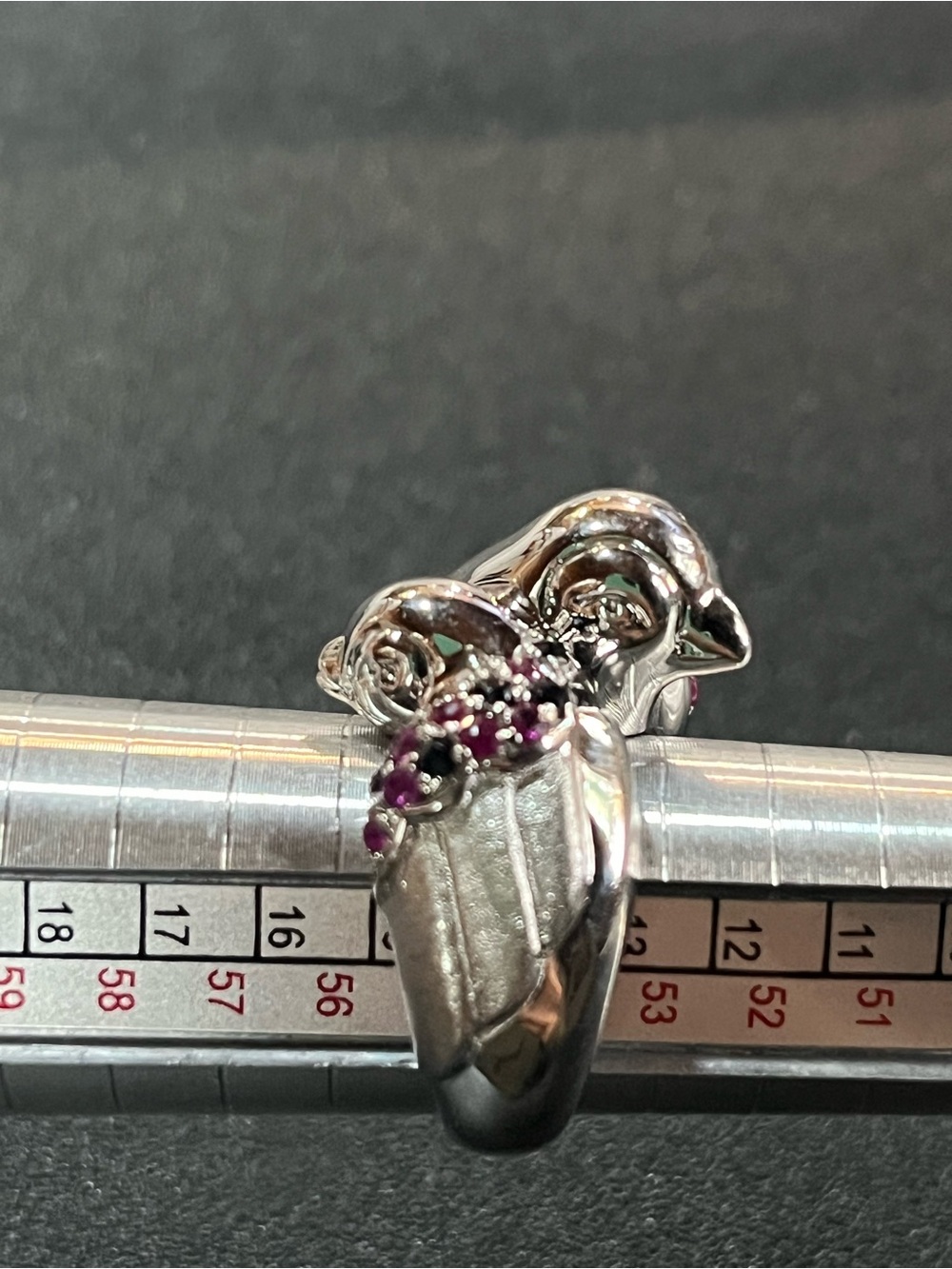 Sterling Silver Ring with 2 birds snuggling. Colored accent stones. Sz.7. Cute!